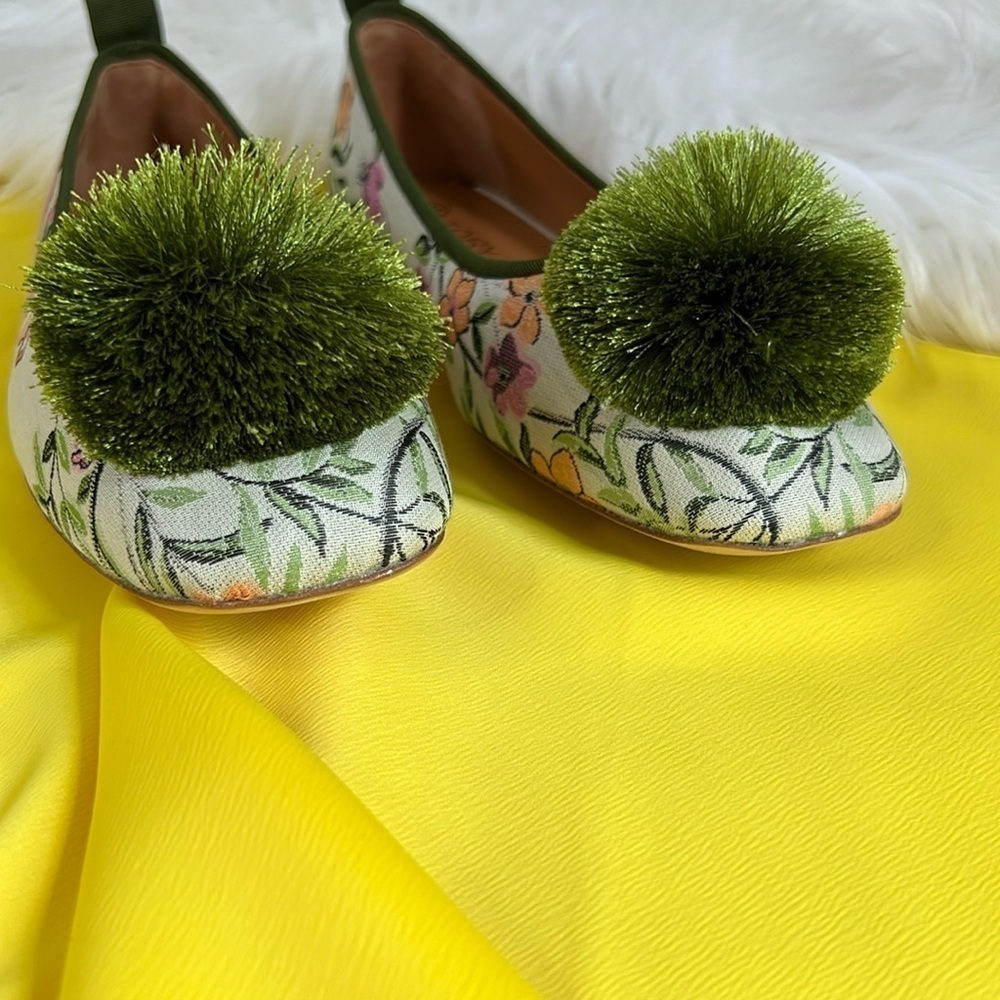 Tory Burch Pom Pom Satin Floral Ballerina Flats NWOB Size 6 Balletcore Unique - Picture 3 of 8